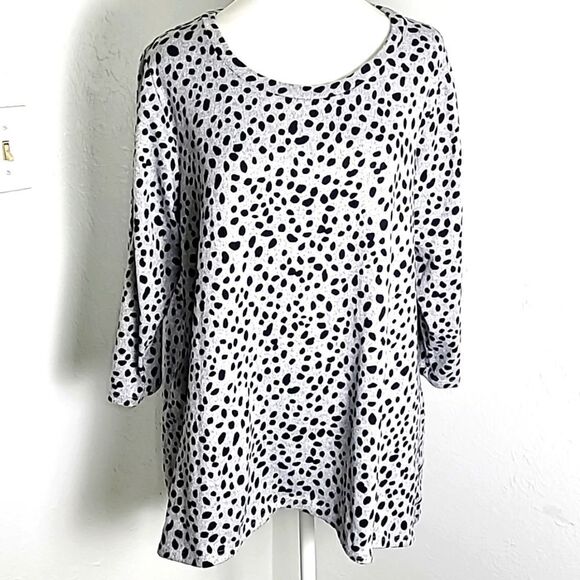 Green Envelope Gray & Black High-Low Dotted Top, Size 1X - Picture 1 of 8